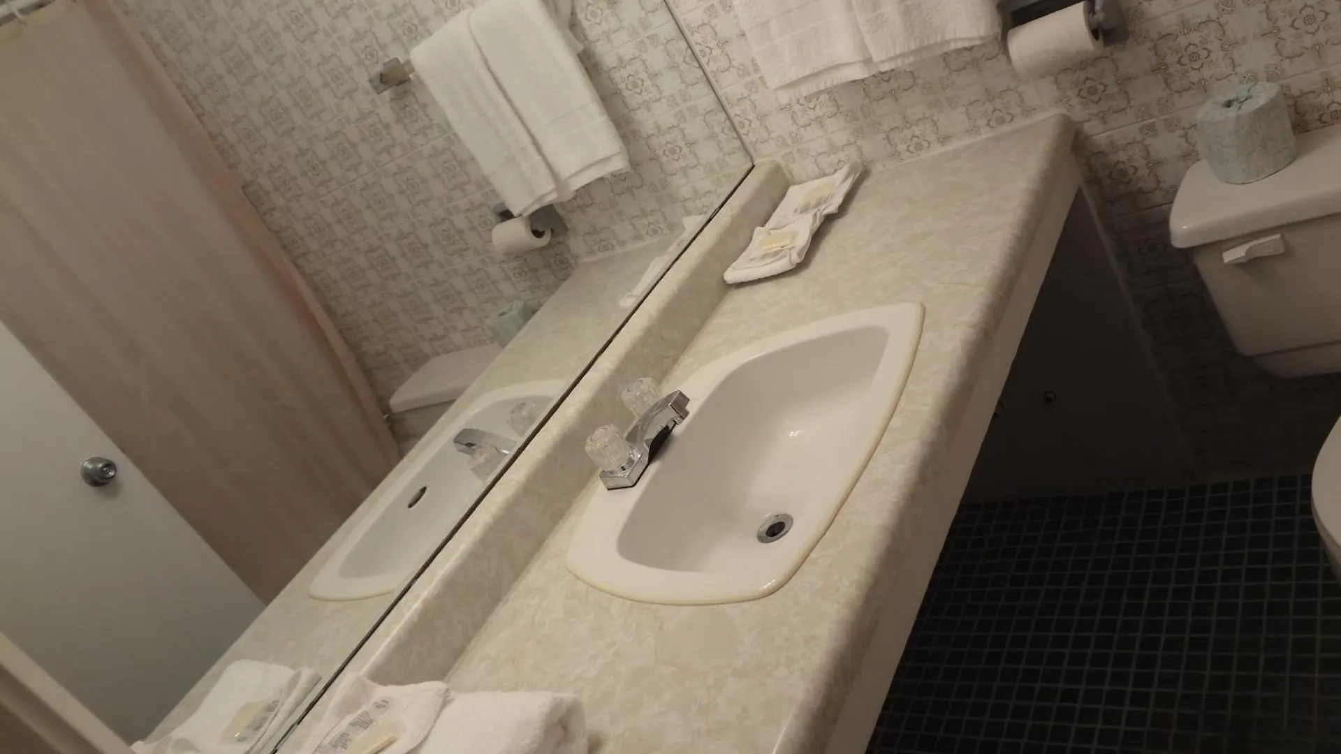 Empress Inn And Suites By The Falls Niagara Falls Hotel